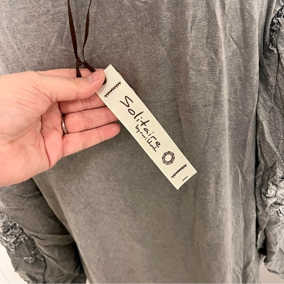 Solitaire Embroidered Sleeve Top A5 - Picture 6 of 7